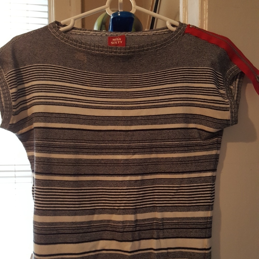 Short sleeve Navy/White stripe w/Red zipper